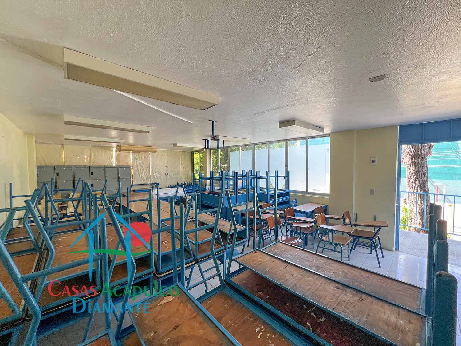 Centro Escolar La Paz sección secundaria - Salón cuatro 2